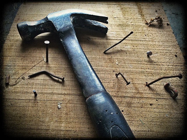 how to arrange wall art hammer nails